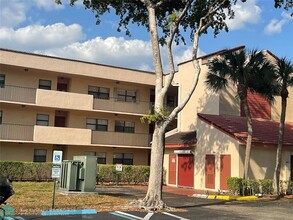3399 Foxcroft Rd in Miramar, FL - Building Photo - Building Photo