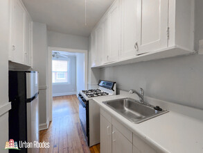 549 W Surf St, Unit M04B in Chicago, IL - Building Photo - Building Photo