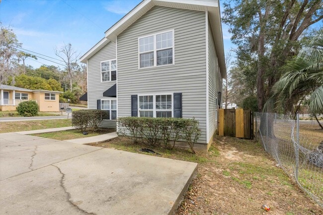 735 Putnam Dr in Tallahassee, FL - Building Photo - Building Photo