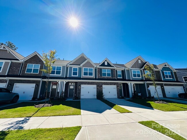 4017 Black Ct in Harrisburg, NC - Building Photo - Building Photo