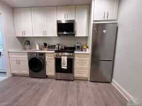 30 Barstow Rd in Great Neck, NY - Building Photo - Building Photo