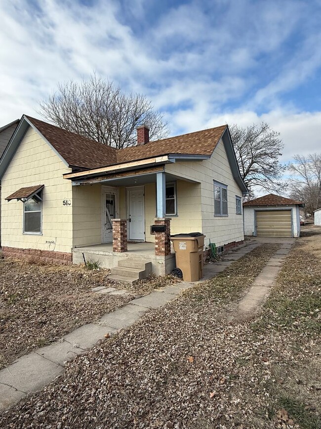 510 E 2nd St in Hoisington, KS - Building Photo - Building Photo