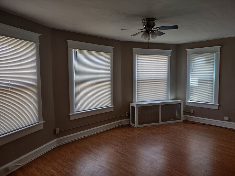 120 N Broadway, Unit 1 in Pitman, NJ - Foto de edificio