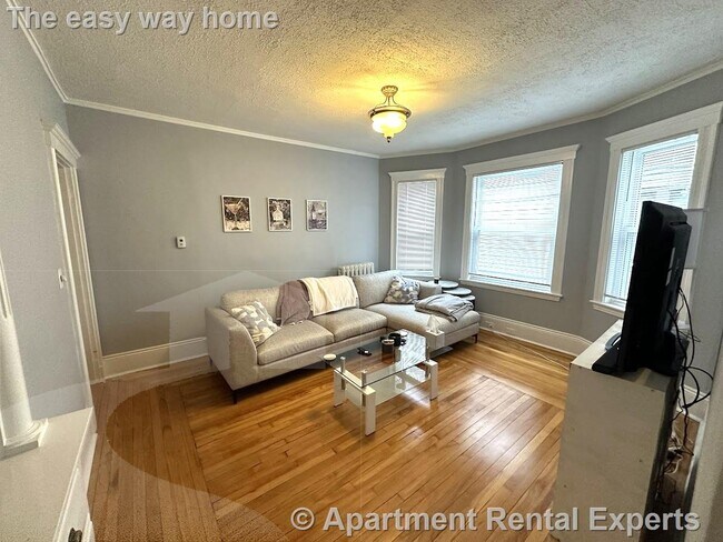 207 Boston Ave in Medford, MA - Foto de edificio - Building Photo