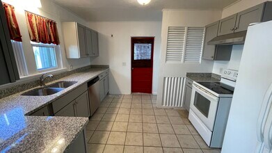 315 East Logan Avenue, Unit Guthrie in Guthrie, OK - Foto de edificio - Building Photo