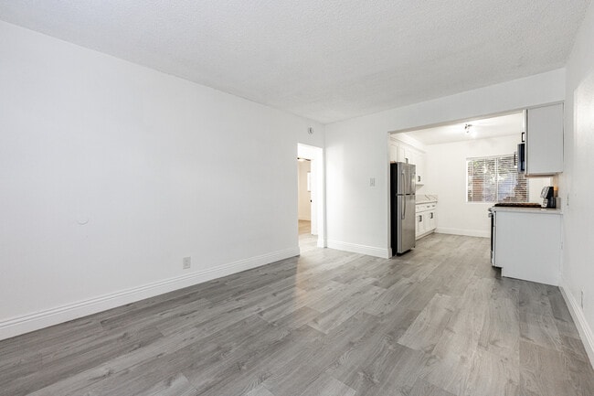 Embers Apartments in Downey, CA - Foto de edificio - Interior Photo