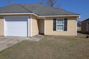 1728 Eli Pl in Valdosta, GA - Building Photo