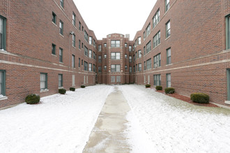 Erie Lake Apartments in Maywood, IL - Foto de edificio - Building Photo