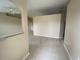 2251 SW 4th St in Cape Coral, FL - Foto de edificio - Building Photo