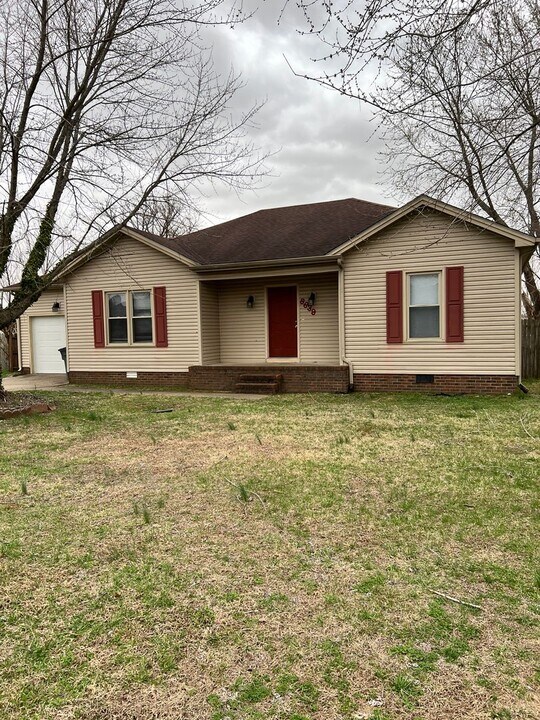 8639 Churchill Dr in Oak Grove, KY - Building Photo