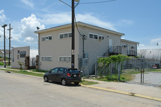 4500 Martin Luther King Jr Blvd in New Orleans, LA - Building Photo - Building Photo