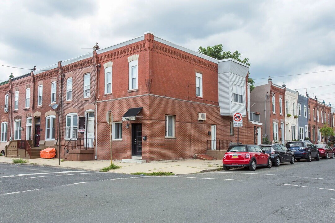 2501 Carpenter St in Philadelphia, PA - Building Photo
