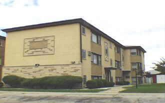 7526-7528 W Lawrence Ave Apartments