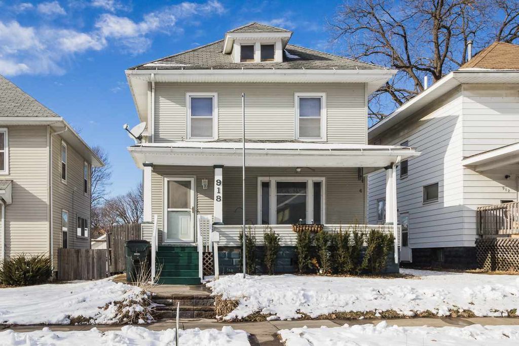 918 W 1st St in Waterloo, IA - Building Photo