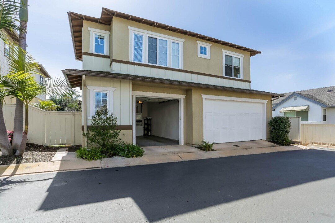 3170 Levante St in Carlsbad, CA - Building Photo