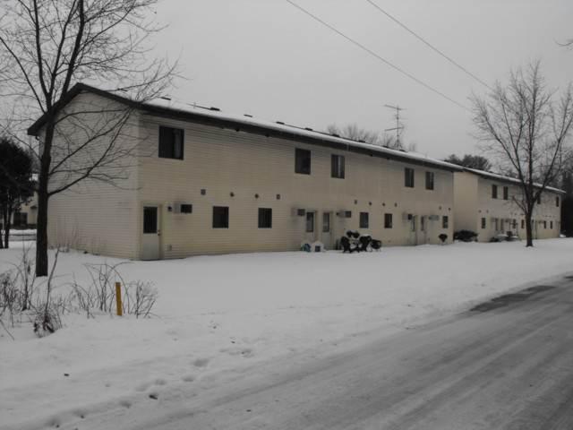 Old Track Place in Merrillan, WI - Foto de edificio - Building Photo