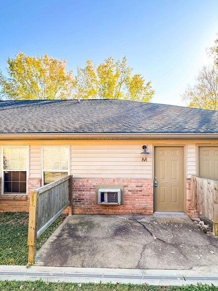 100 Ballygar St, Unit M in Clarksville, TN - Building Photo - Building Photo