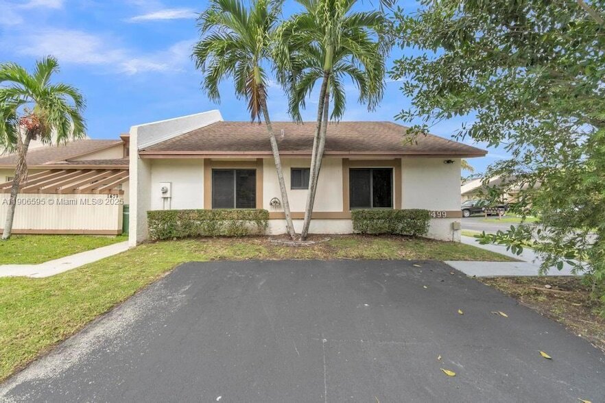 1499 Yellowthroat St in Homestead, FL - Building Photo