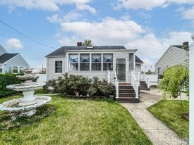 114 Larch St in Woodbridge Township, NJ - Building Photo