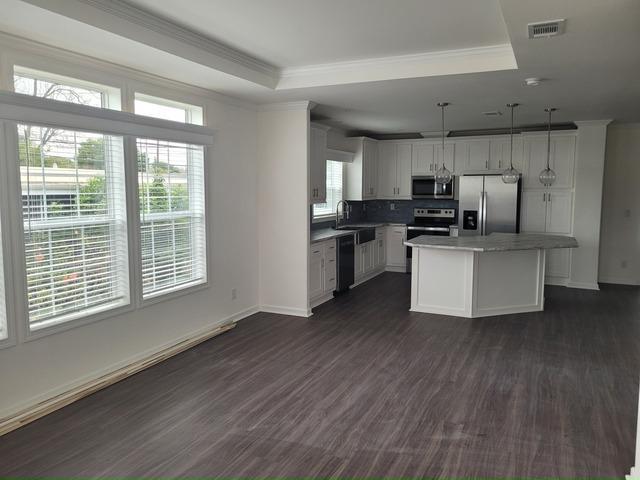 2505 E Bay Dr in Largo, FL - Building Photo - Building Photo