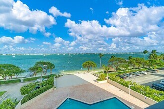 5600 N Flagler Dr, Unit 4080 in West Palm Beach, FL - Building Photo - Building Photo