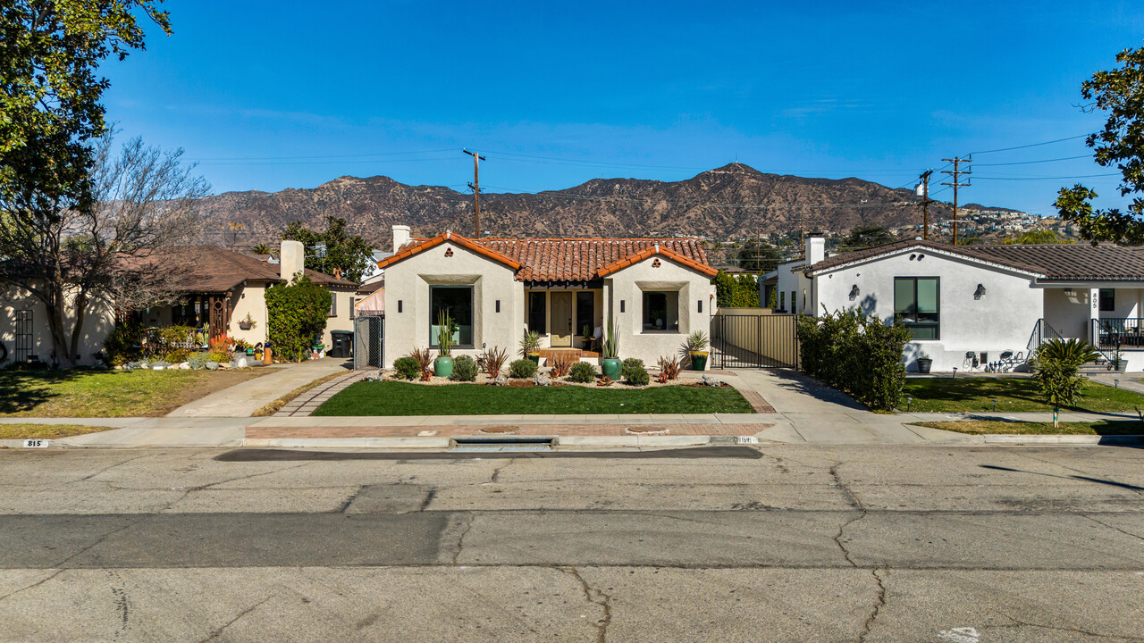 809 Omar St in Glendale, CA - Building Photo