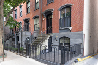 408 E 85th St in New York, NY - Building Photo - Building Photo