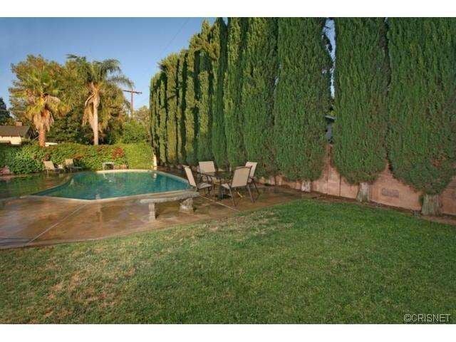 22114 Strathern St in Los Angeles, CA - Building Photo - Building Photo