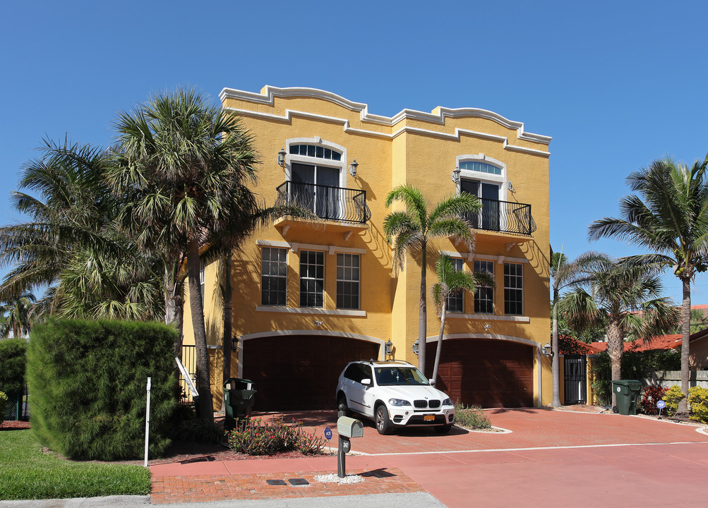 245-247 S Ocean Blvd in Boca Raton, FL - Building Photo