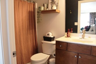 10022 Agate Ln in Johnston, IA - Foto de edificio - Building Photo