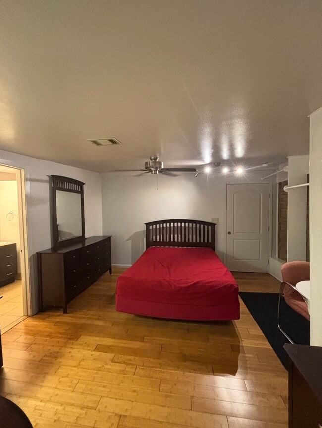 property at 928 Main St