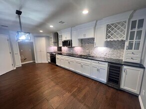 214 Sylvan St in Hutto, TX - Building Photo - Building Photo