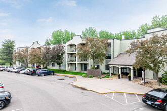 Pondview Apartments in Maplewood, MN - Building Photo - Building Photo