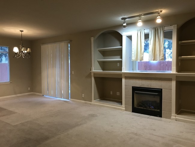 1409 NE 166th Ct in Shoreline, WA - Building Photo - Building Photo