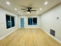 300 N 13th Ave in Hollywood, FL - Building Photo - Building Photo