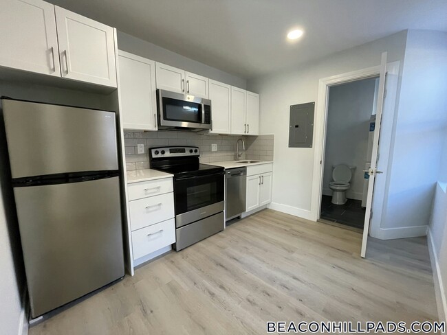 9 Myrtle St in Boston, MA - Building Photo - Building Photo
