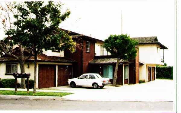 14052 Pinebrook Dr in Tustin, CA - Building Photo