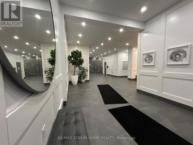 260 Villagewalk Blvd in London, ON - Building Photo - Building Photo