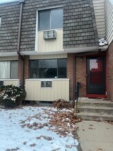 244 High Path Rd in Windsor, CT - Building Photo - Building Photo