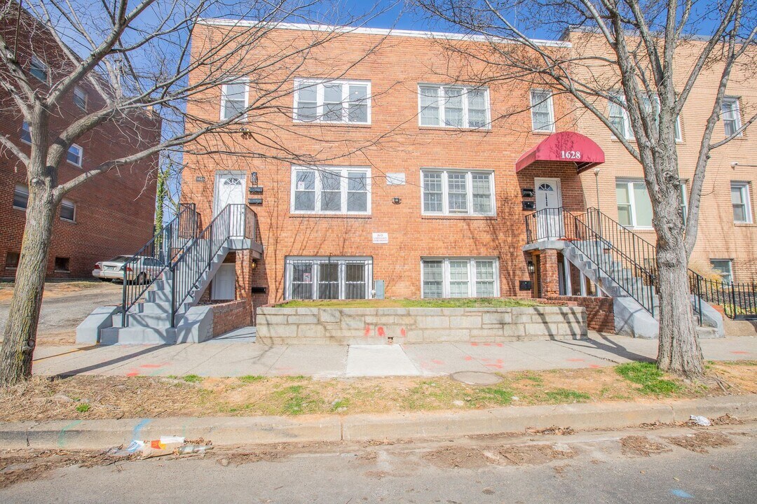 1626 Independence Ave SE in Washington, DC - Building Photo