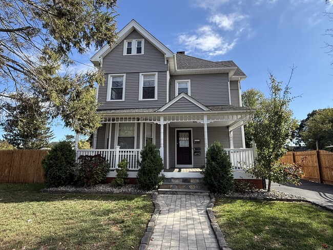 128 Spring St