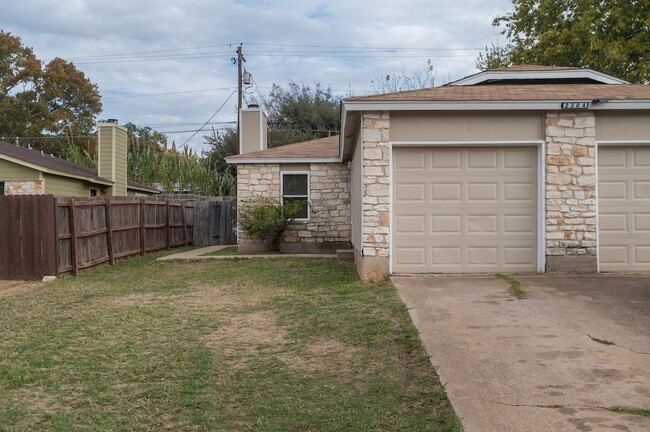 2304 Rachael Ct in Austin, TX - Foto de edificio - Building Photo