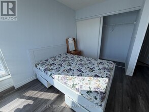 1 Lee Centre Dr in Toronto, ON - Building Photo - Building Photo