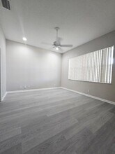 152 Canterbury Pl in Royal Palm Beach, FL - Building Photo - Building Photo