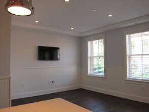 12 Grove, Unit 2 in Boston, MA - Building Photo - Building Photo