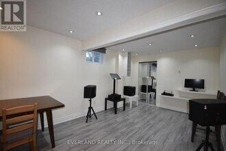 1 Shaftsbury Ave in Richmond Hill, ON - Building Photo - Building Photo
