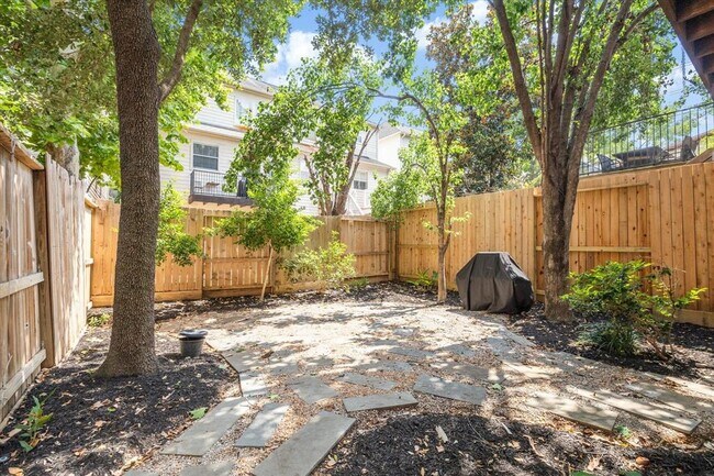 4013 Blossom St in Houston, TX - Building Photo - Building Photo