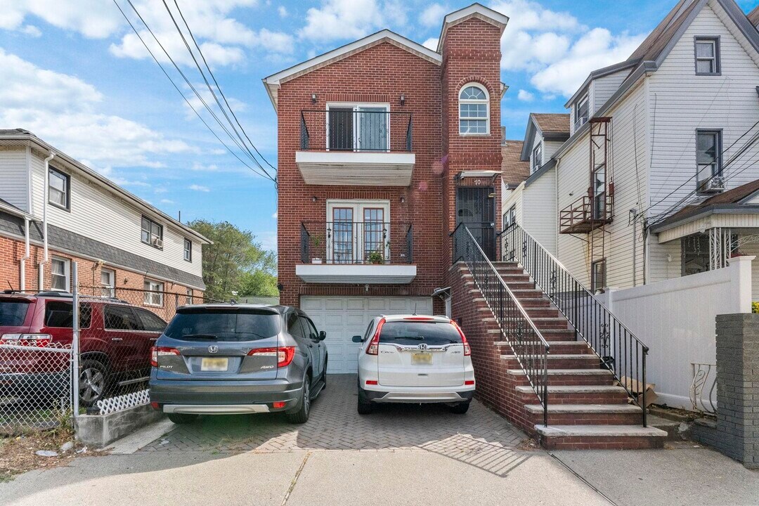 70 Lembeck Ave in Jersey City, NJ - Building Photo