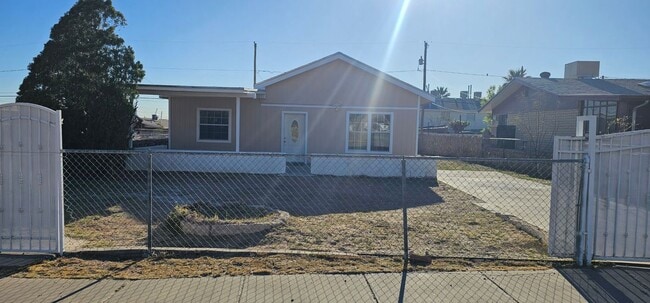 8828 Kenneth St in El Paso, TX - Building Photo - Building Photo