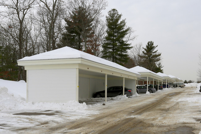 Canton Woods in Canton, MA - Foto de edificio - Building Photo